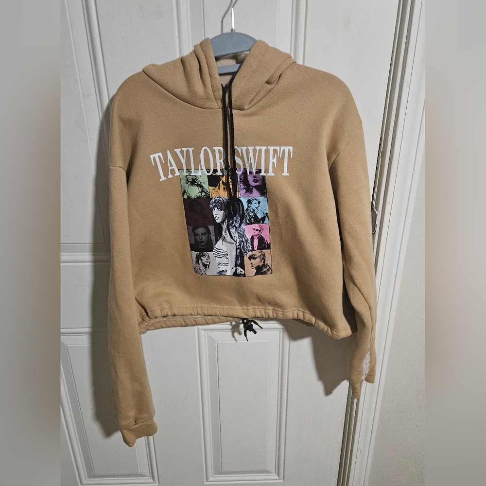 Taylor Swift  Era's Tour Cropped Hoodie Medium Nwt
